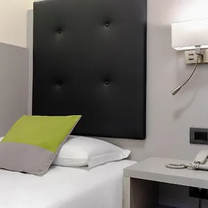 3* מלון Aurora
